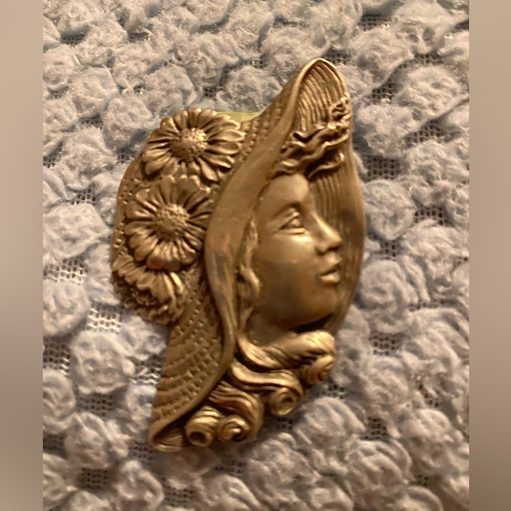 Vintage signed Pewter Seagull Canada Lady Brooch Pin Daisy hat